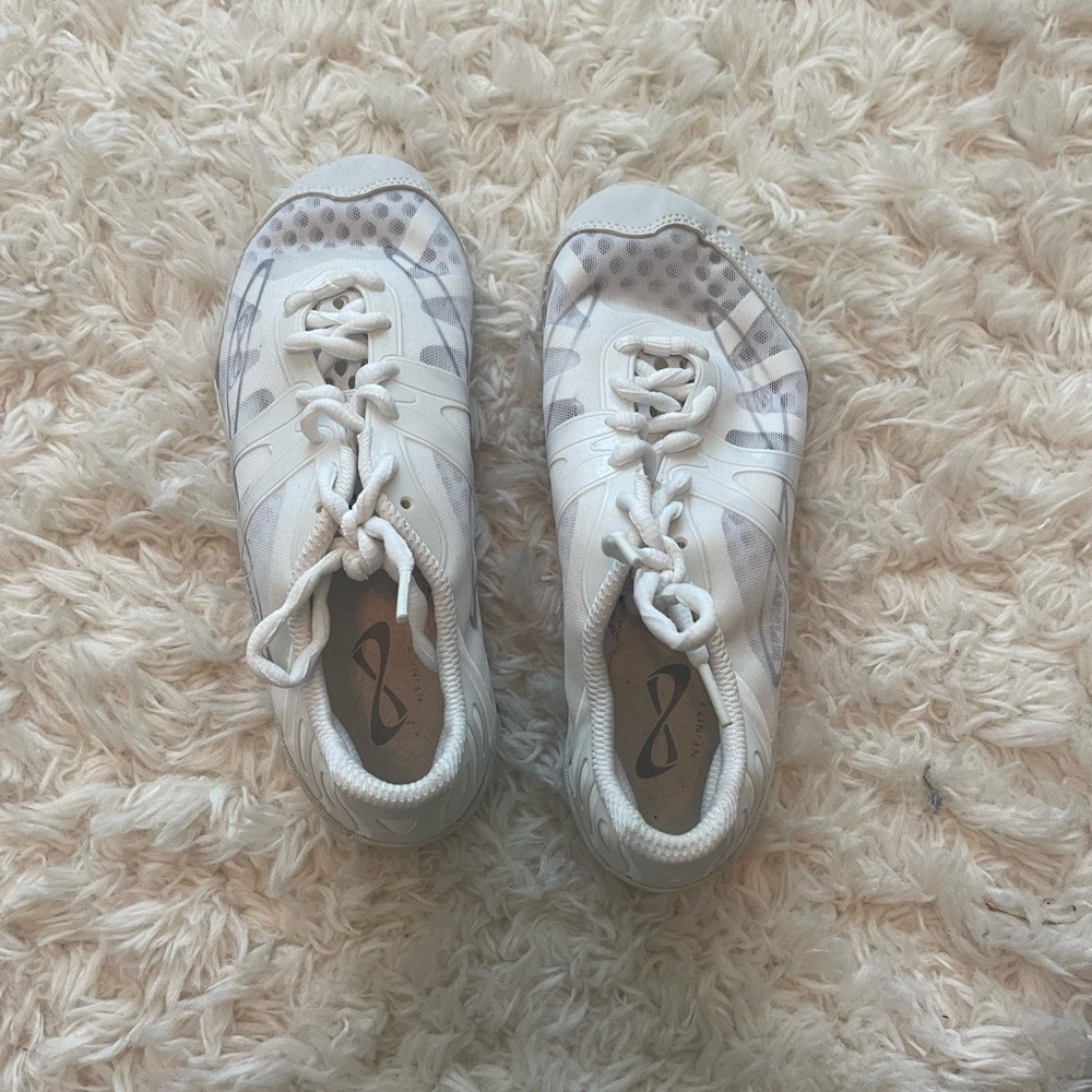 Nfinity Vengance Cheer Shoe size 6
